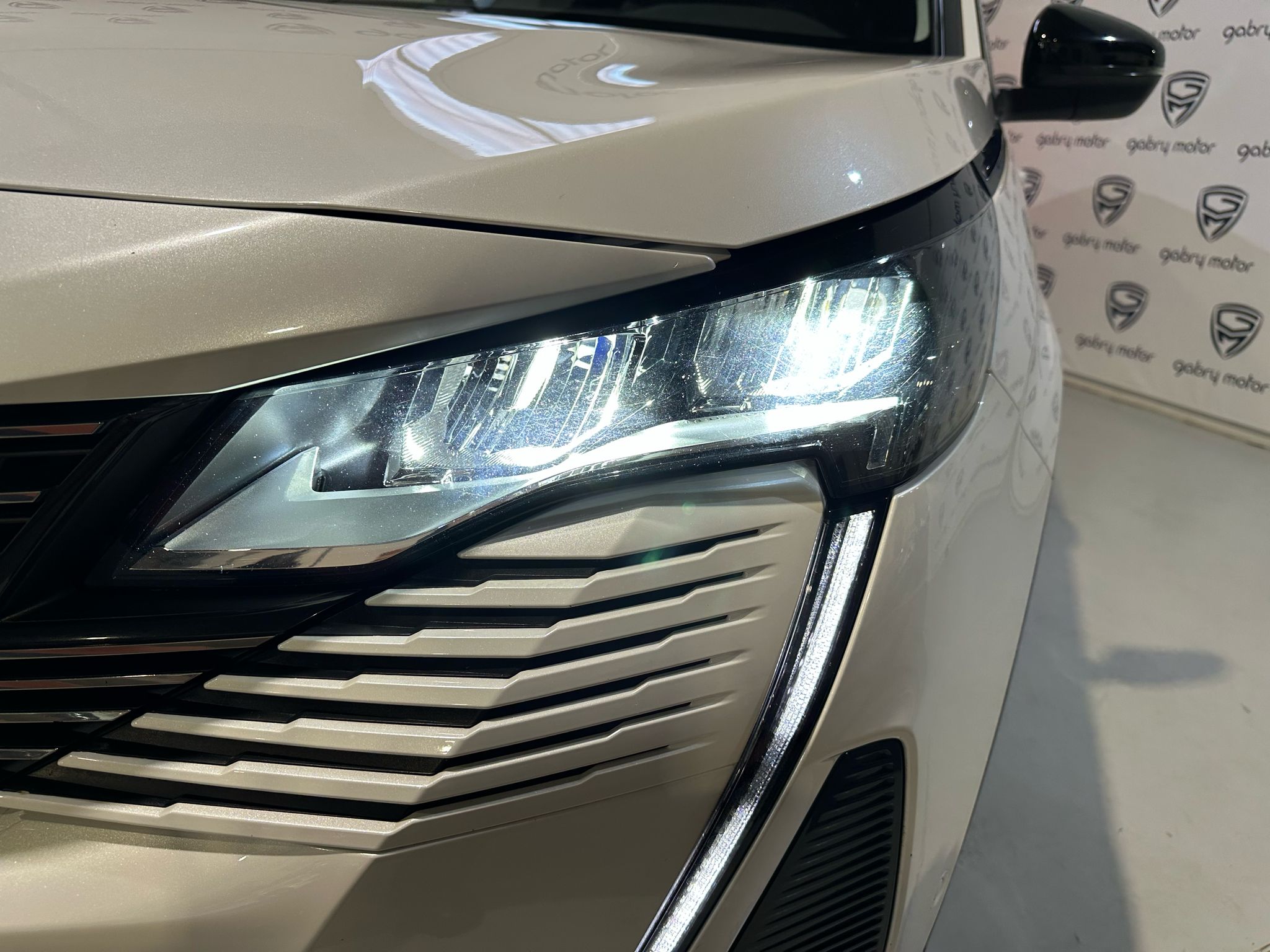 PEUGEOT 5008 1.5 BlueHDI ALLURE PACK